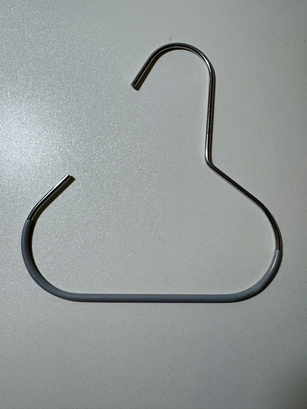Slim Non-Slip Metal Hat Hanger in Gray- 4 Pack